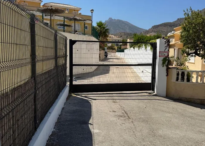 Avocadohome ヴィラ カルプ